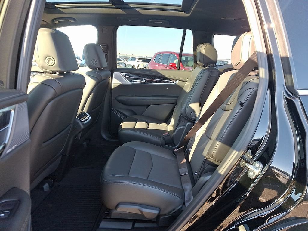 Certified 2025 Cadillac XT6 Premium Luxury w/ Technology Package image 5