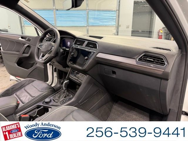 Used 2024 Volkswagen Tiguan SEL R-Line image 30