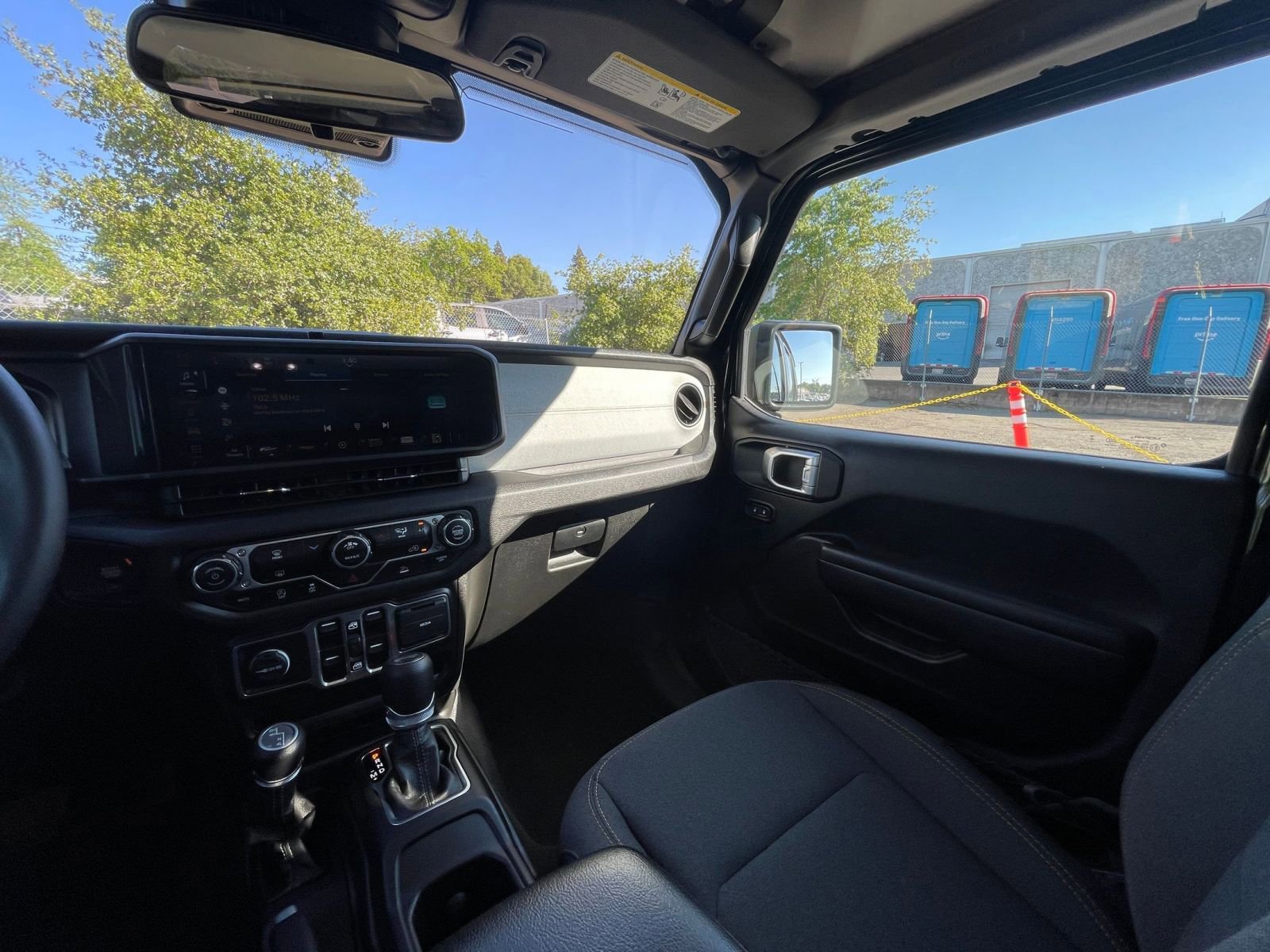 Used 2025 Jeep Wrangler Sport S AWD/4WD image 35