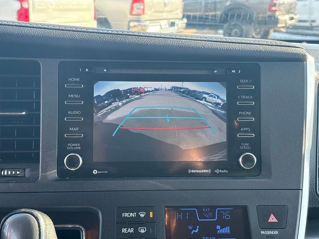 Used 2019 Toyota Sienna SE image 25