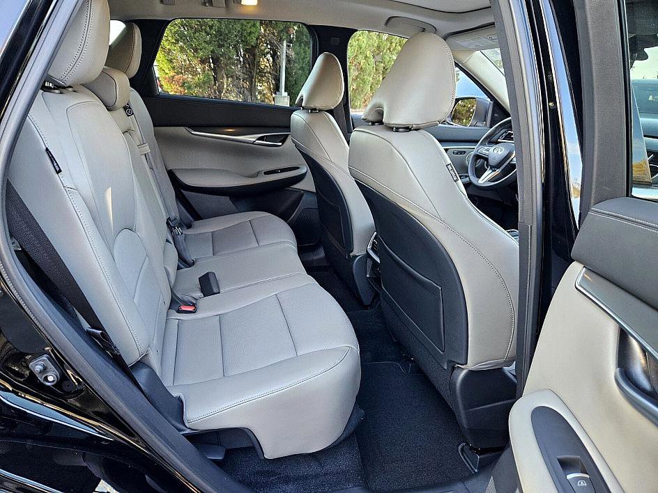 New 2025 INFINITI QX50 Luxe image 16