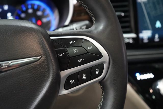 Used 2023 Chrysler Pacifica Limited image 22