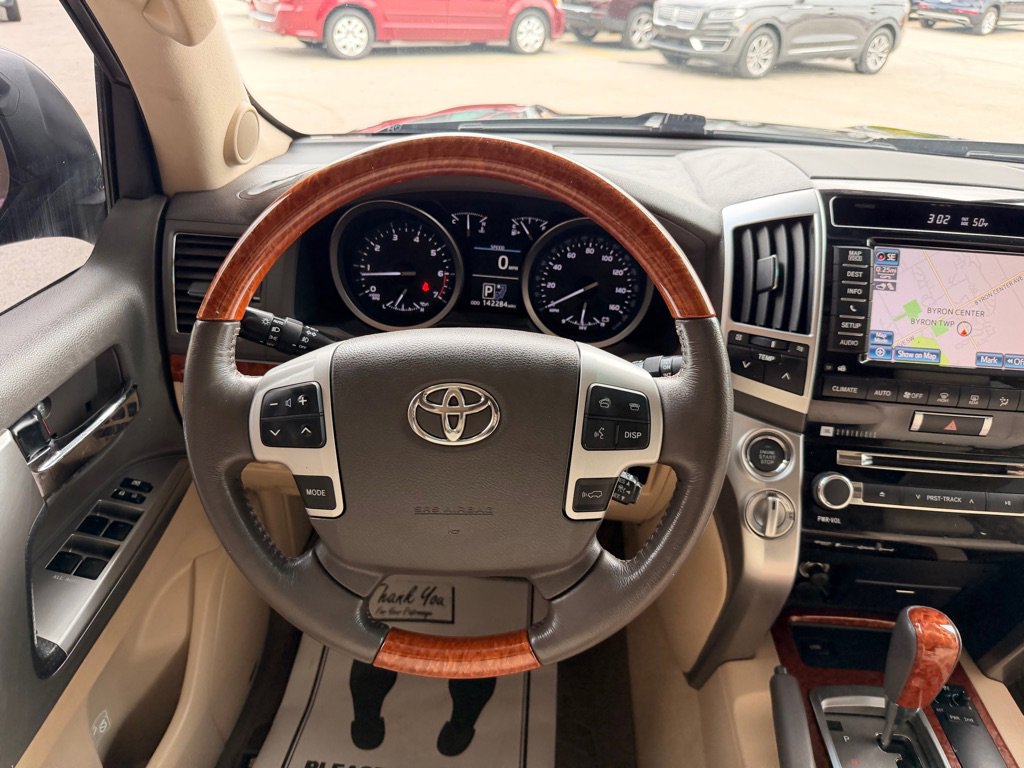 Used 2015 Toyota Land Cruiser image 21