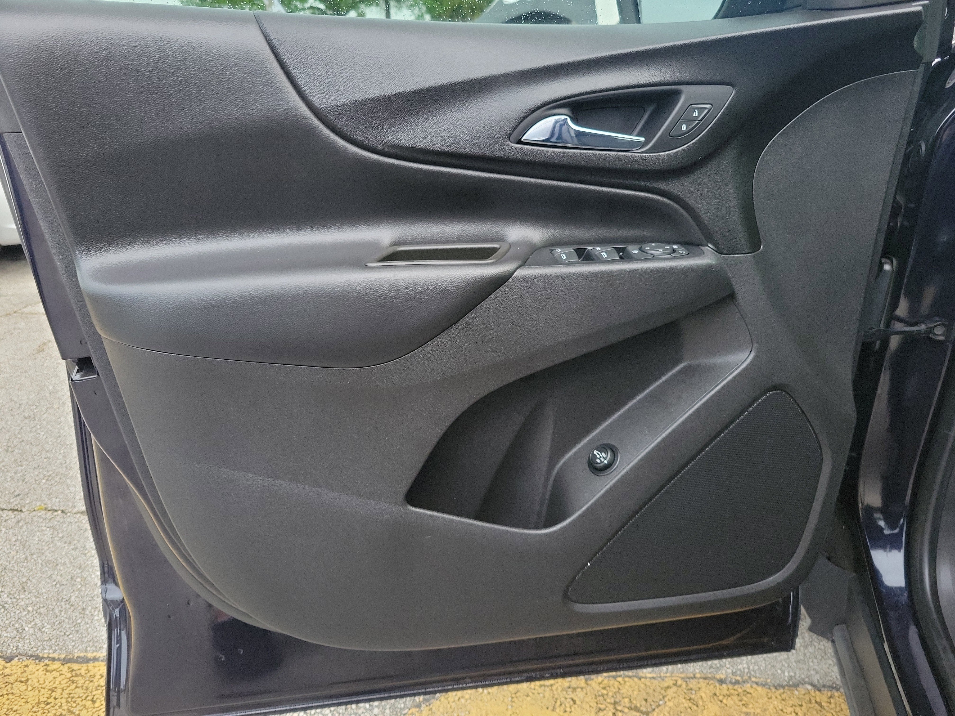 Used 2020 Chevrolet Equinox LT FWD image 15