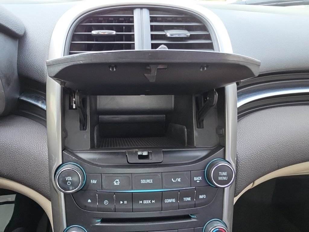 Used 2015 Chevrolet Malibu LT w/ Power Convenience Package FWD image 13