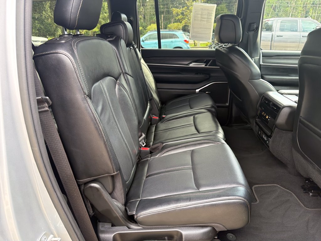 Used 2024 Jeep Wagoneer L Series II RWD image 29