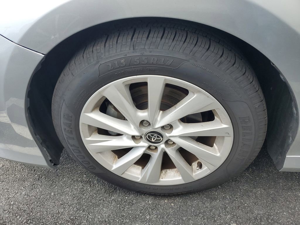 Used 2022 Toyota Camry LE image 7