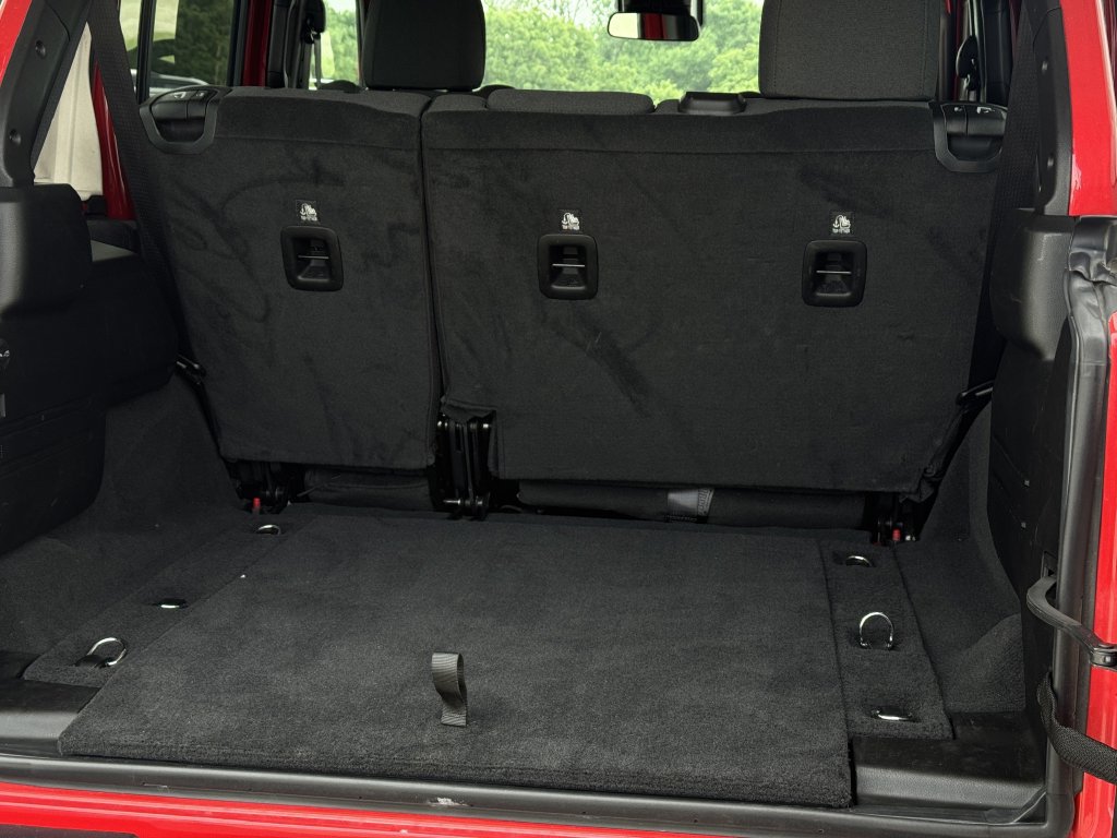 Used 2025 Jeep Wrangler Unlimited Rubicon AWD/4WD image 27