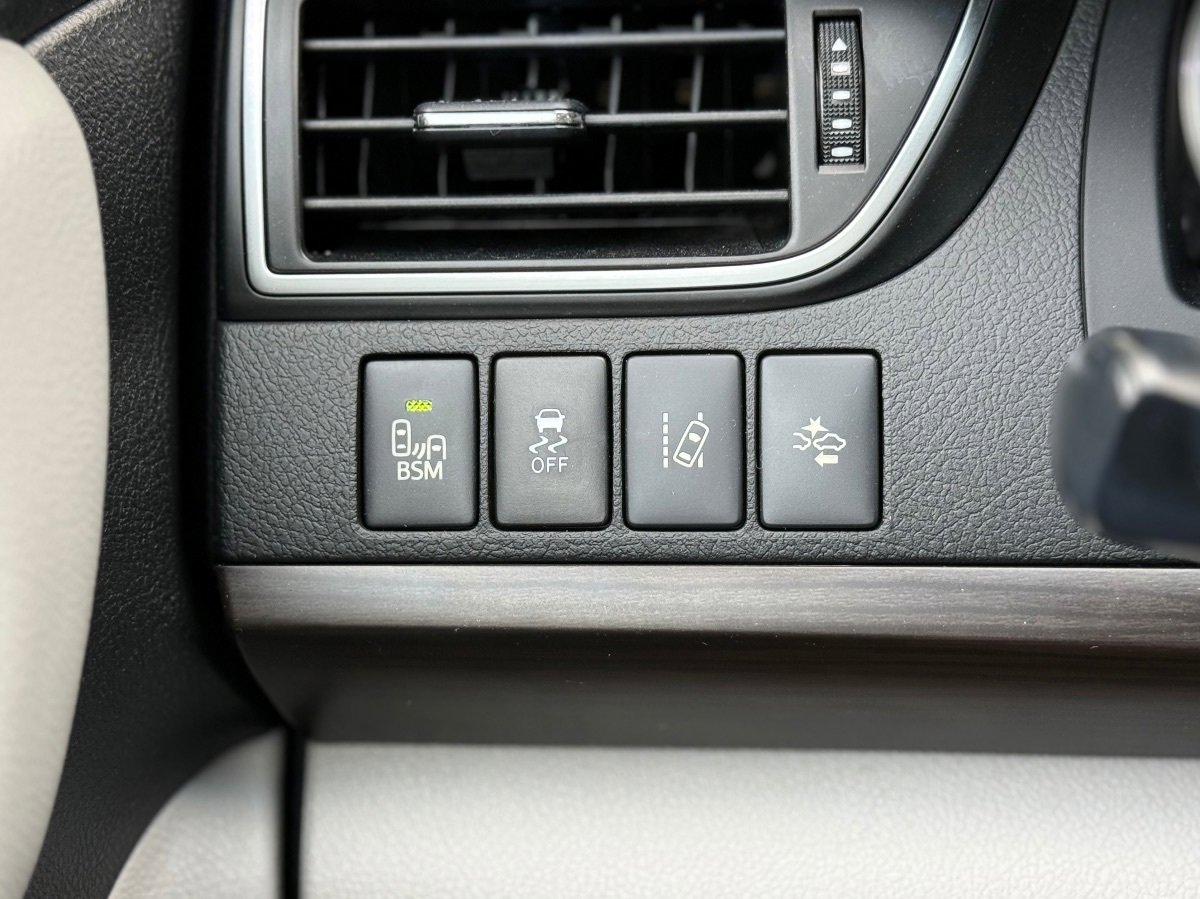 Used 2015 Toyota Camry XLE w/ Advanced Technology Package FWD image 20