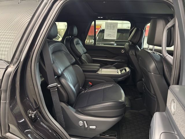 Used 2025 Lincoln Navigator Reserve w/ Jet Appearance Package image 18