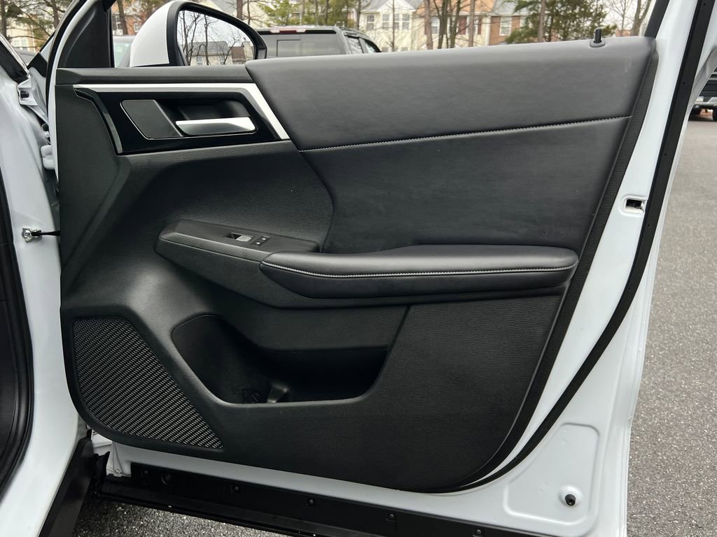 Used 2024 Mitsubishi Outlander SE image 10