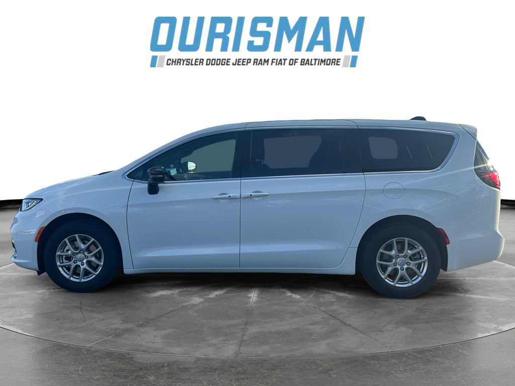 New 2026 Chrysler Pacifica Select image 3