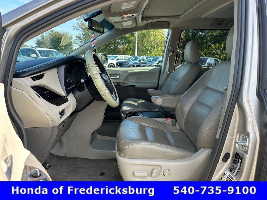 Used 2017 Toyota Sienna XLE Premium image 16
