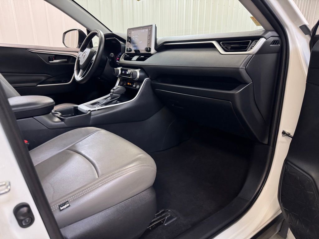 Used 2020 Toyota RAV4 XLE w/ Convenience Package image 26