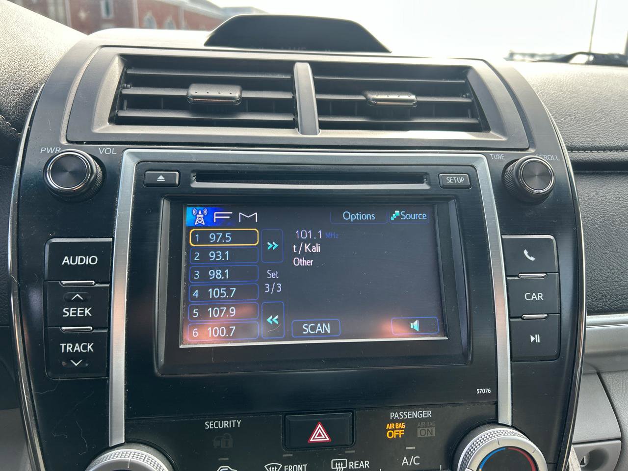 Used 2013 Toyota Camry XLE image 18