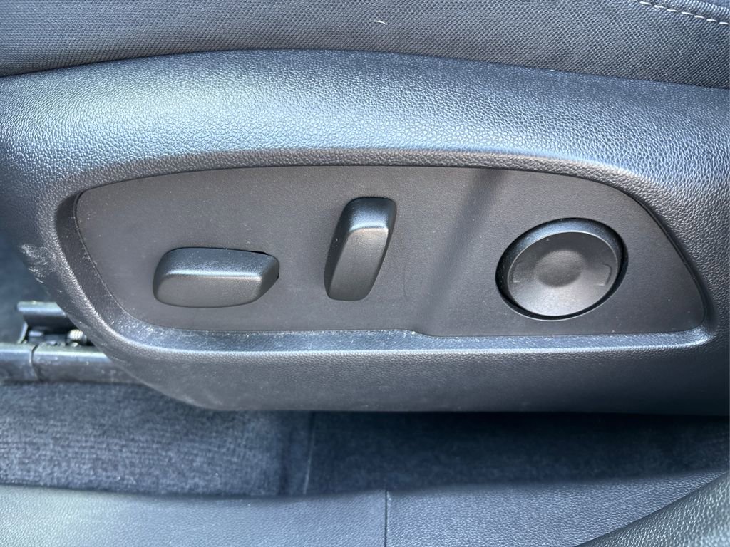 Used 2025 Chevrolet Equinox LT w/ Convenience Package II image 39