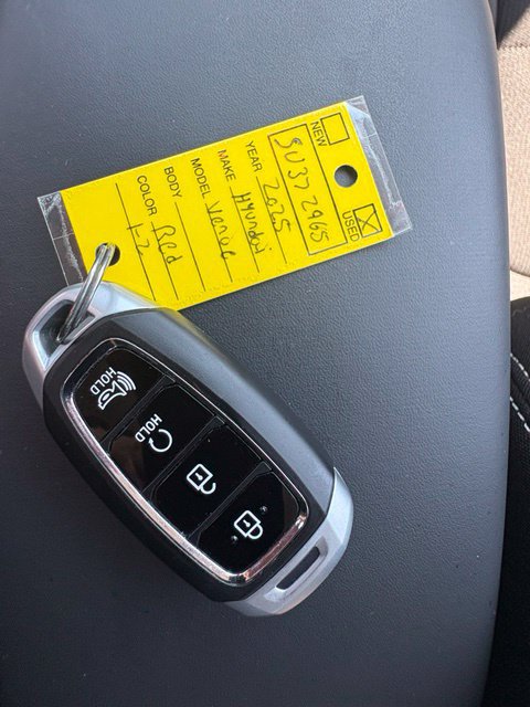 Used 2025 Hyundai Venue SEL FWD image 17