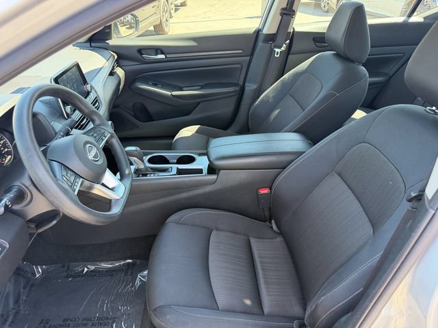 Used 2024 Nissan Altima 2.5 SV FWD image 12
