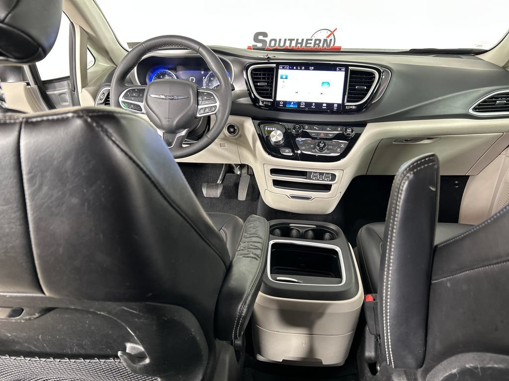 Used 2023 Chrysler Pacifica Touring-L FWD image 19