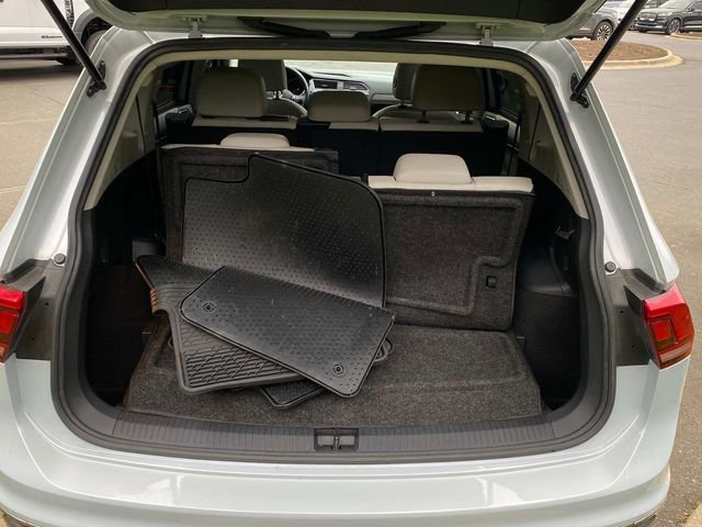 Used 2018 Volkswagen Tiguan SE w/ Panoramic Sunroof Package image 28