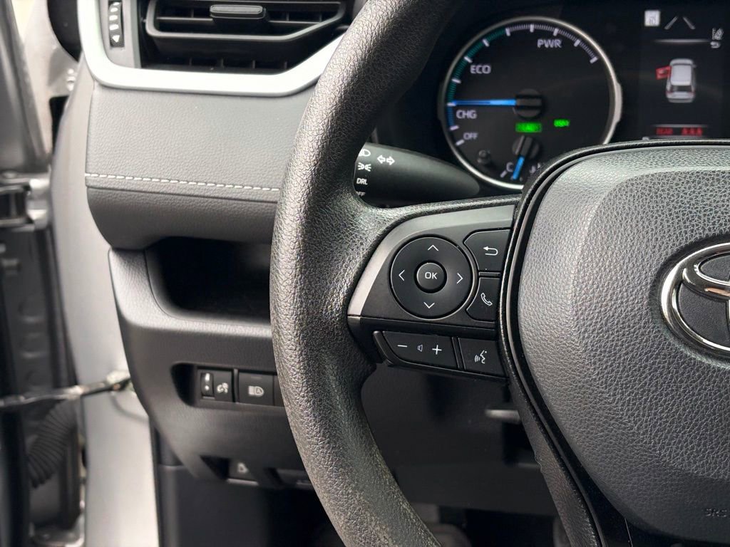 Used 2022 Toyota RAV4 LE image 14