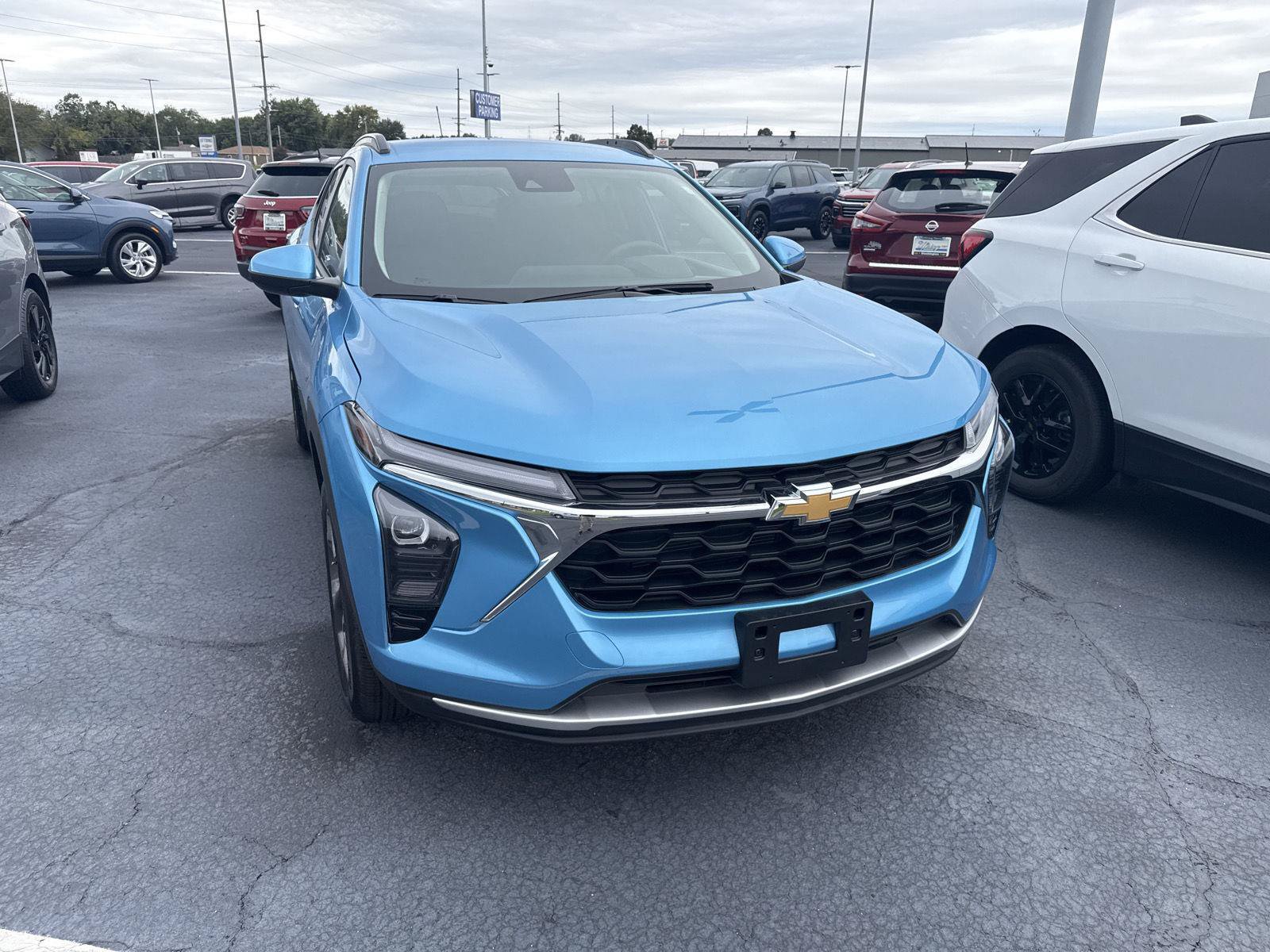 Used 2025 Chevrolet Trax LT FWD image 6