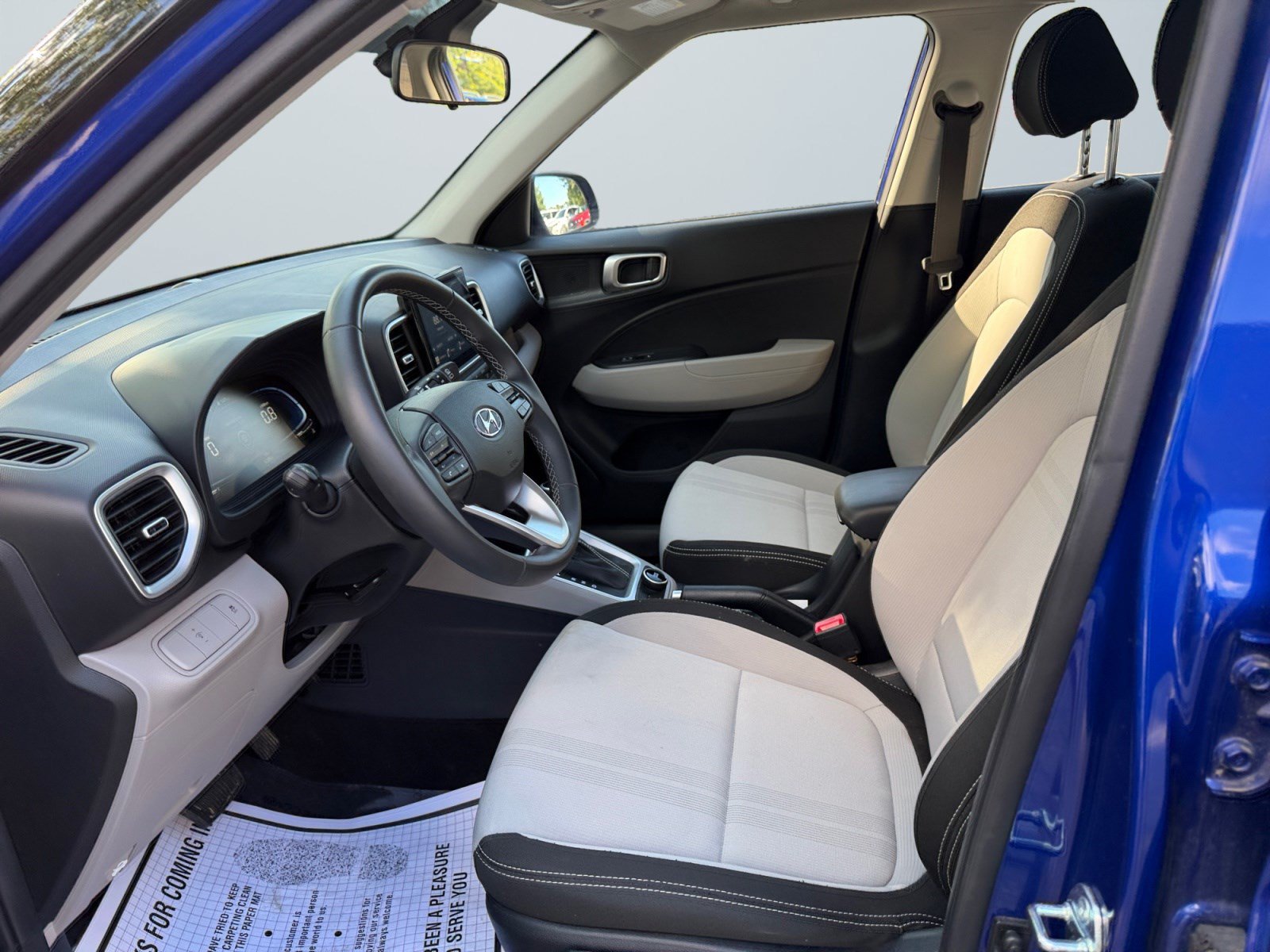 Certified 2025 Hyundai Venue SEL FWD image 11