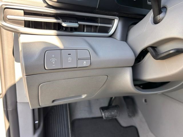 Used 2025 Hyundai Elantra SE FWD image 18