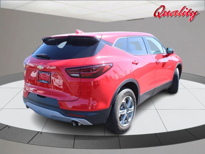 Used 2023 Chevrolet Blazer LT FWD image 3