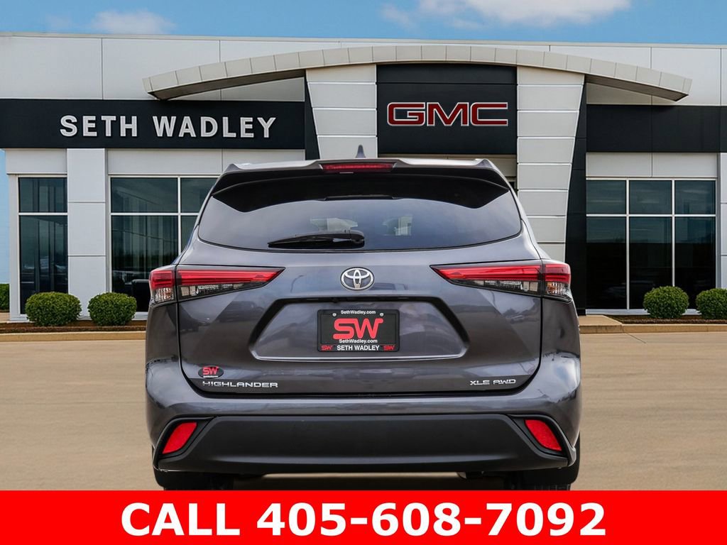 Used 2021 Toyota Highlander XLE AWD/4WD image 6