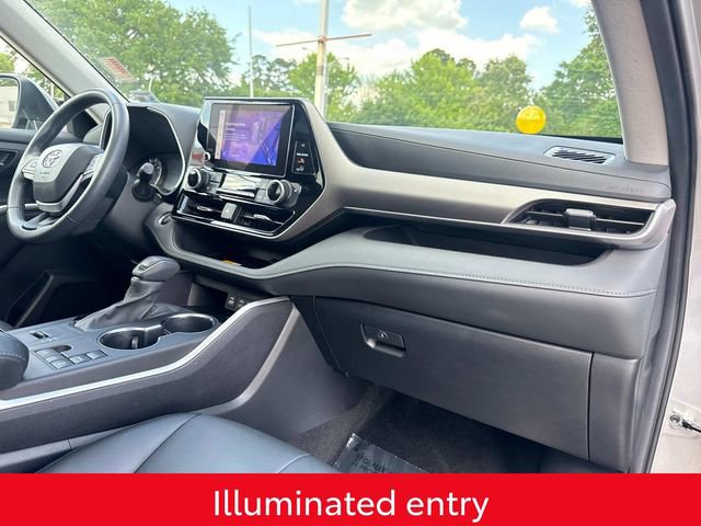Used 2024 Toyota Highlander XLE FWD image 19