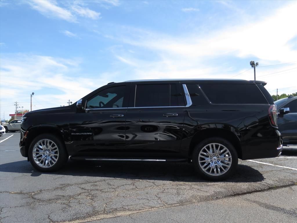 Used 2025 Chevrolet Suburban Premier AWD/4WD image 6