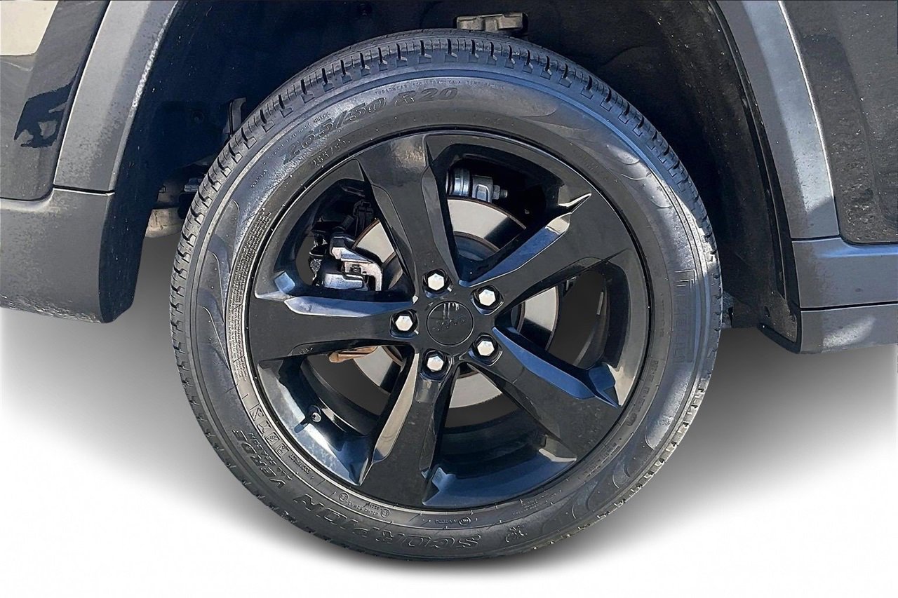 Used 2023 Jeep Grand Cherokee Limited w/ Black Appearance Package image 36