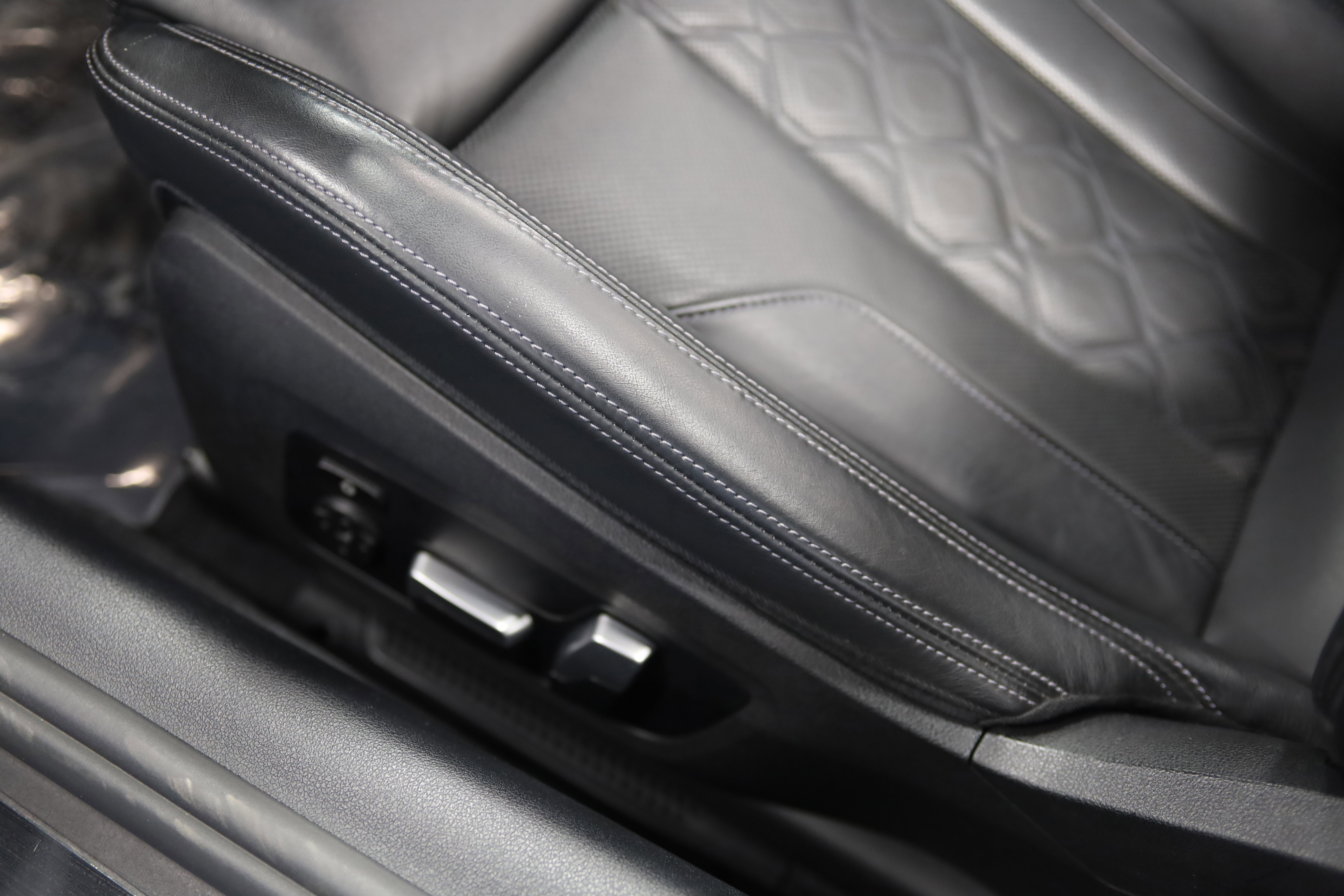 Used 2022 BMW M8 Competition w/ Driving Assistance Package image 18