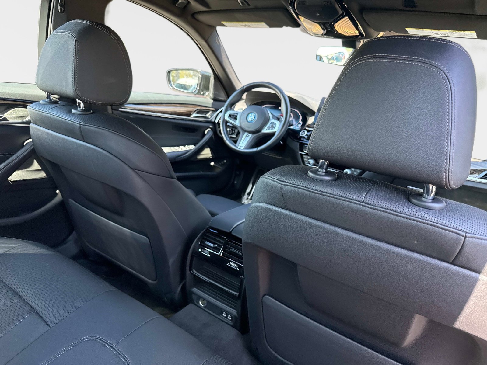 Used 2023 BMW 530e w/ M Sport Package image 29