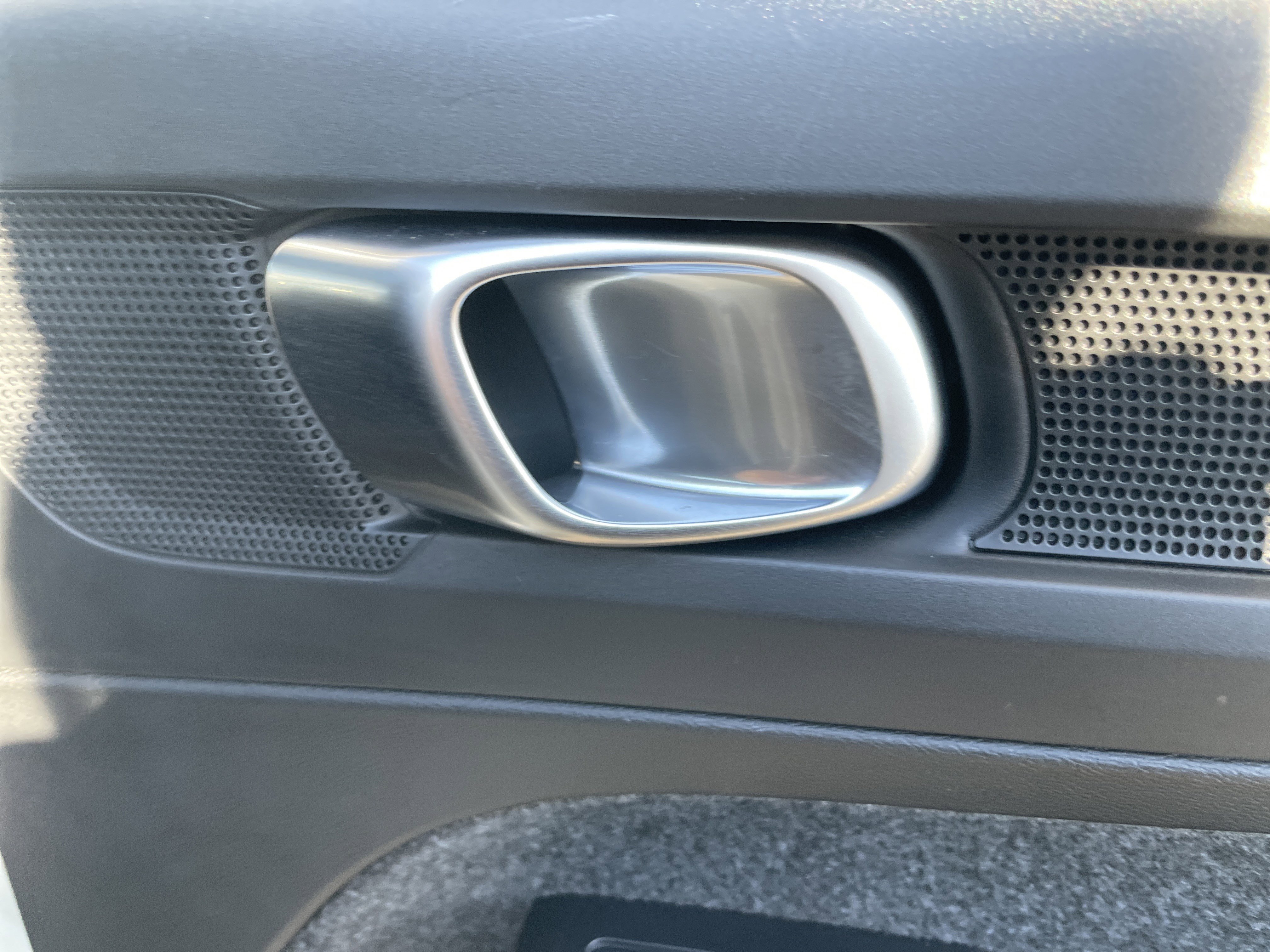 Used 2025 Volvo XC40 B5 Core image 20