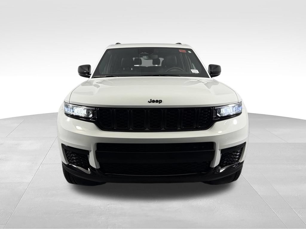 Used 2024 Jeep Grand Cherokee L Altitude RWD image 3