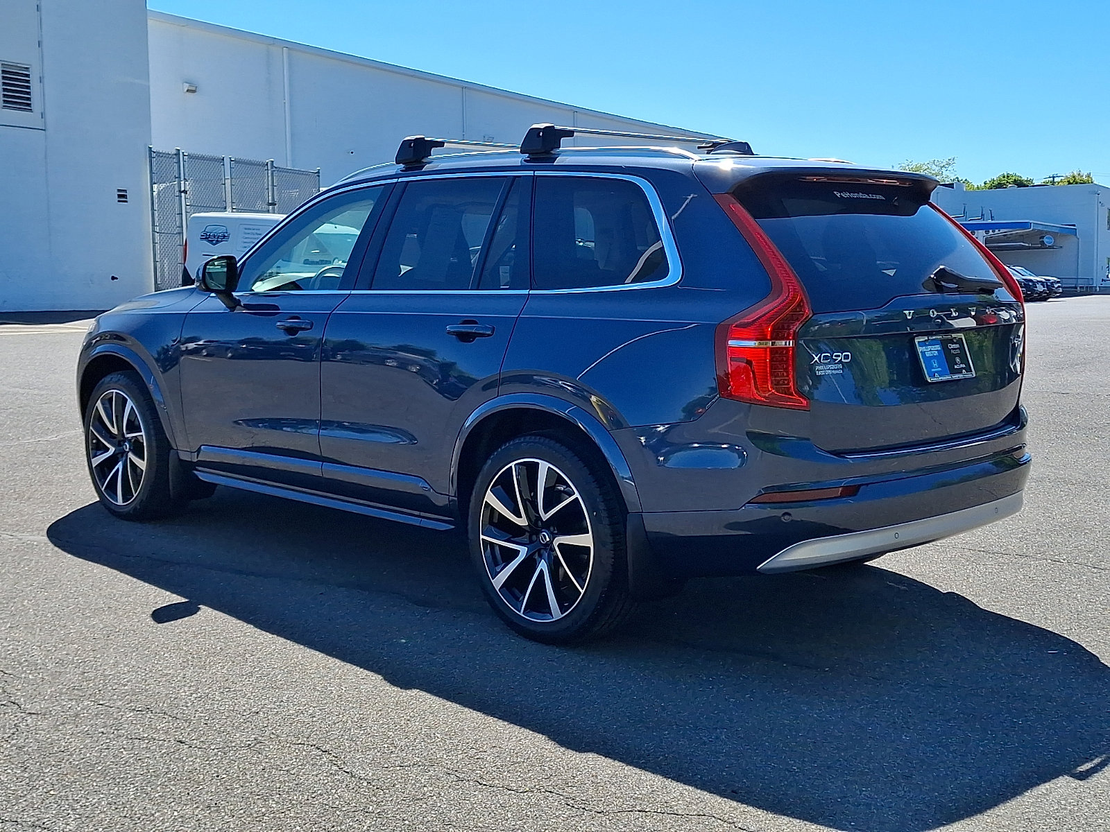Used 2022 Volvo XC90 T6 Momentum w/ Advanced Package AWD/4WD image 4