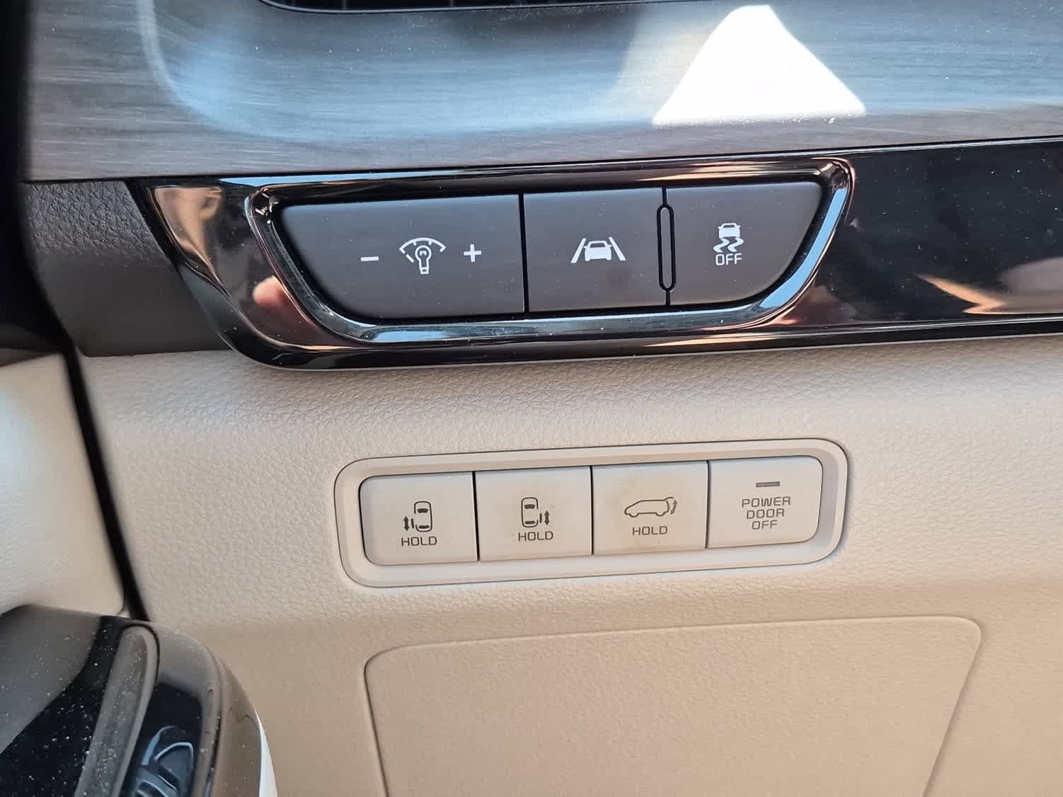 Used 2024 Kia Carnival SX FWD image 19
