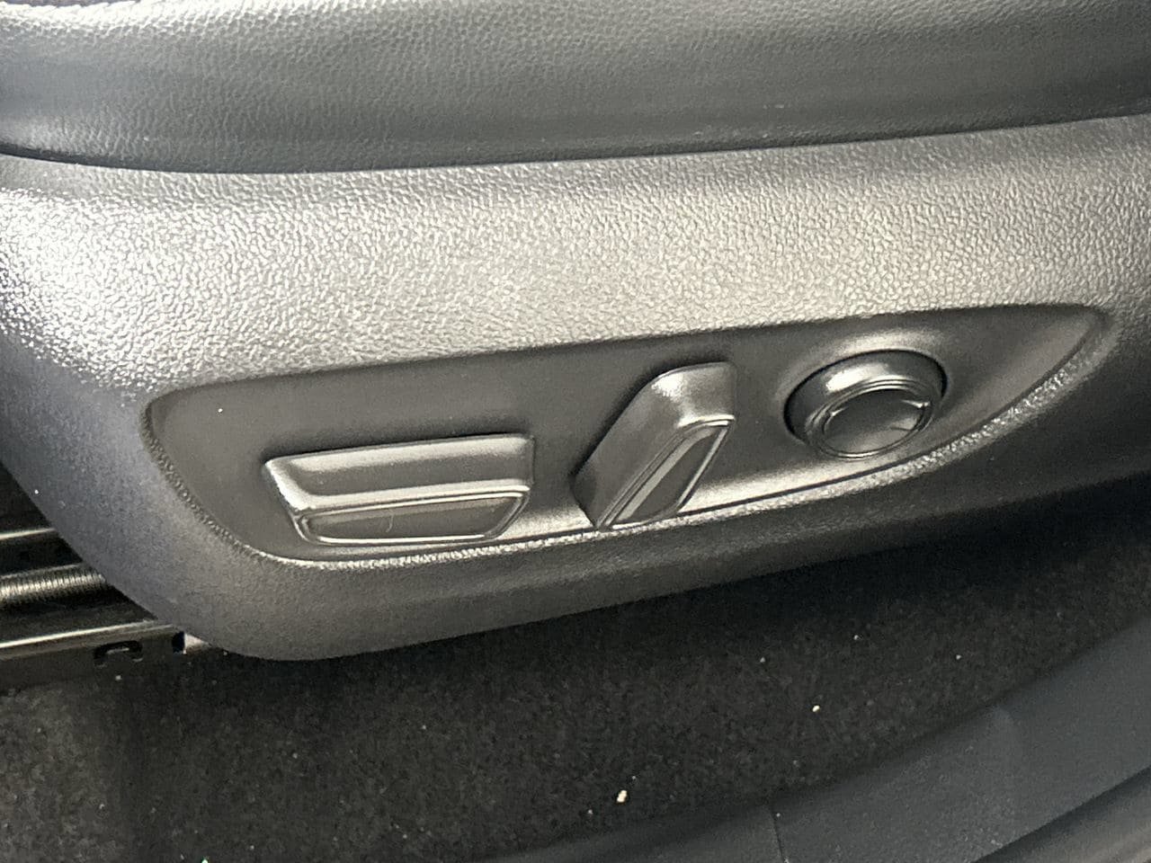 Used 2025 Toyota Highlander Platinum AWD/4WD image 21