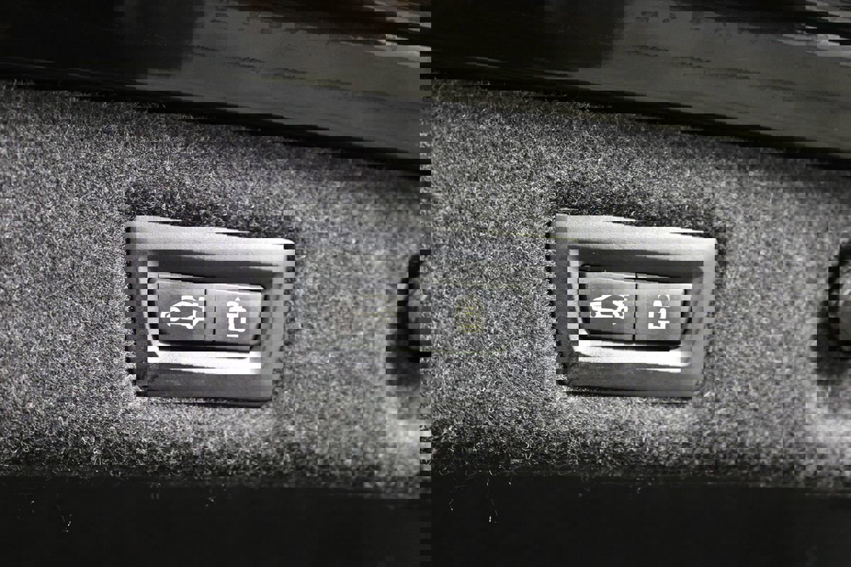 Used 2023 BMW 530e 530e w/ M Sport Package image 31