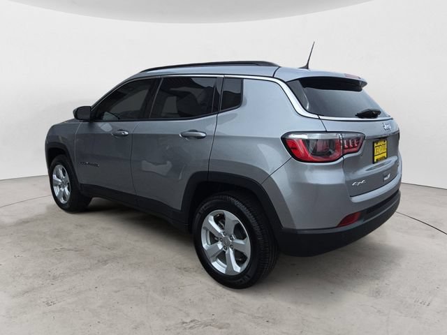 Used 2017 Jeep Compass Latitude w/ Popular Equipment Group AWD/4WD image 3