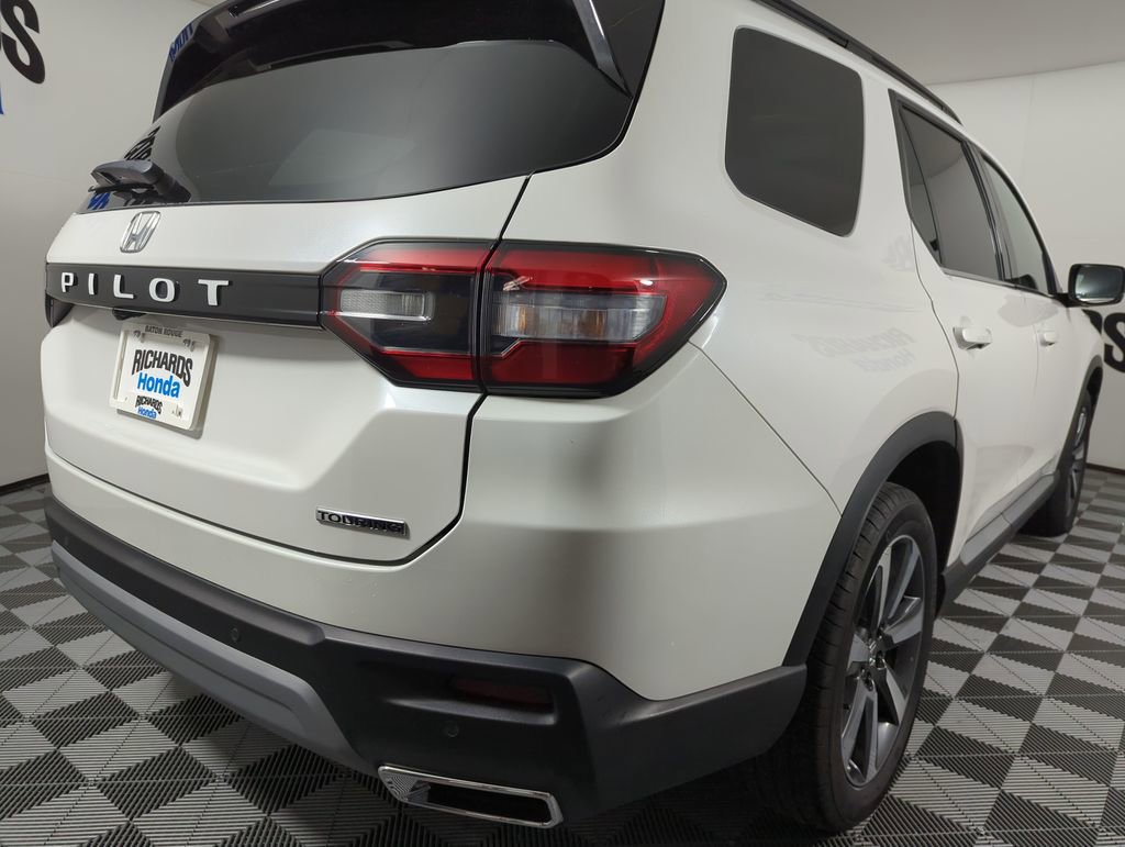 Certified 2025 Honda Pilot Touring image 6
