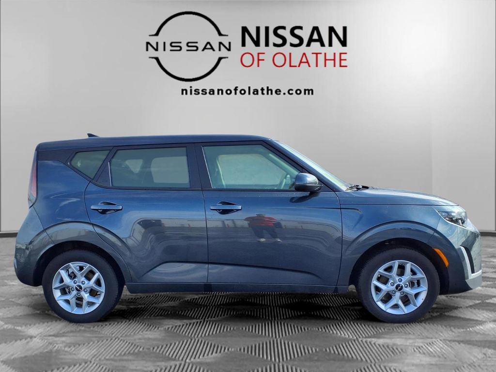 Used 2025 Kia Soul LX w/ LX Technology Package FWD image 27