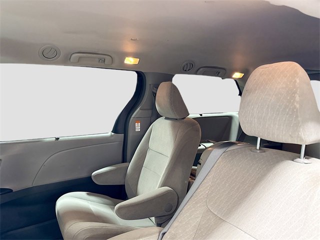 Used 2016 Toyota Sienna LE image 24