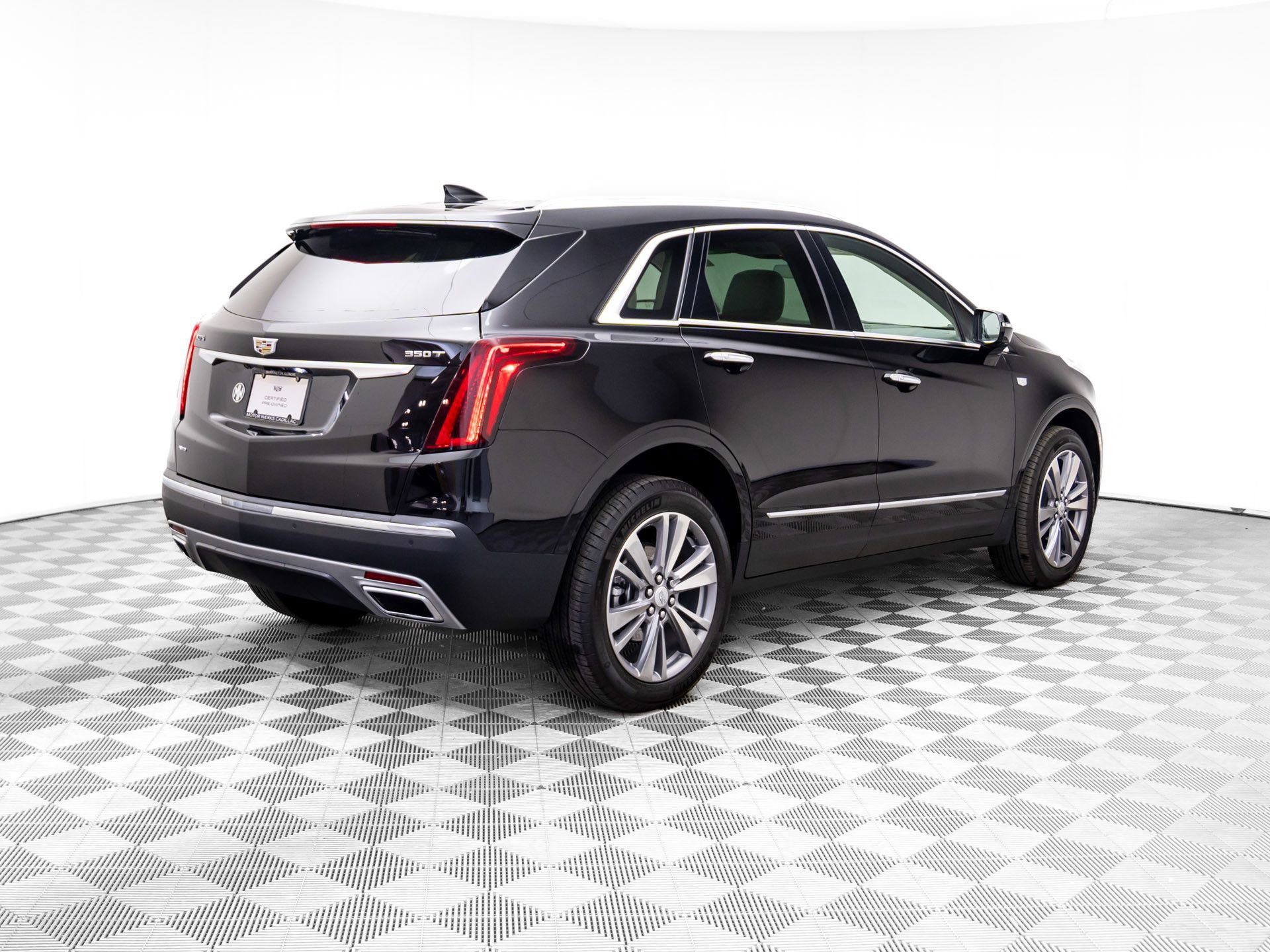 Certified 2025 Cadillac XT5 Premium Luxury w/ LPO, Floor Liner Package image 6