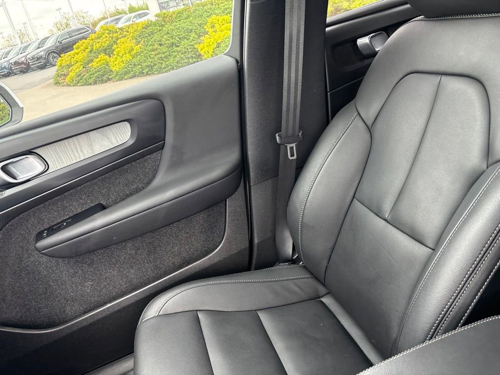 Used 2025 Volvo XC40 B5 Core AWD/4WD image 25