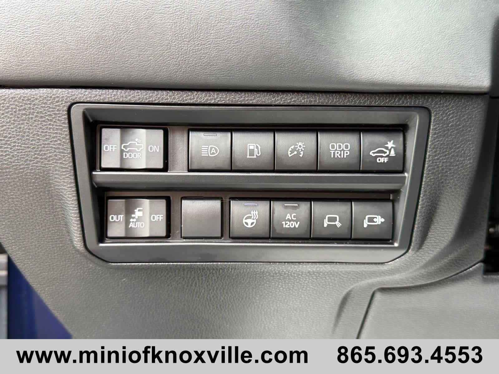 Used 2023 Toyota Tundra Platinum w/ Advanced Package AWD/4WD image 32