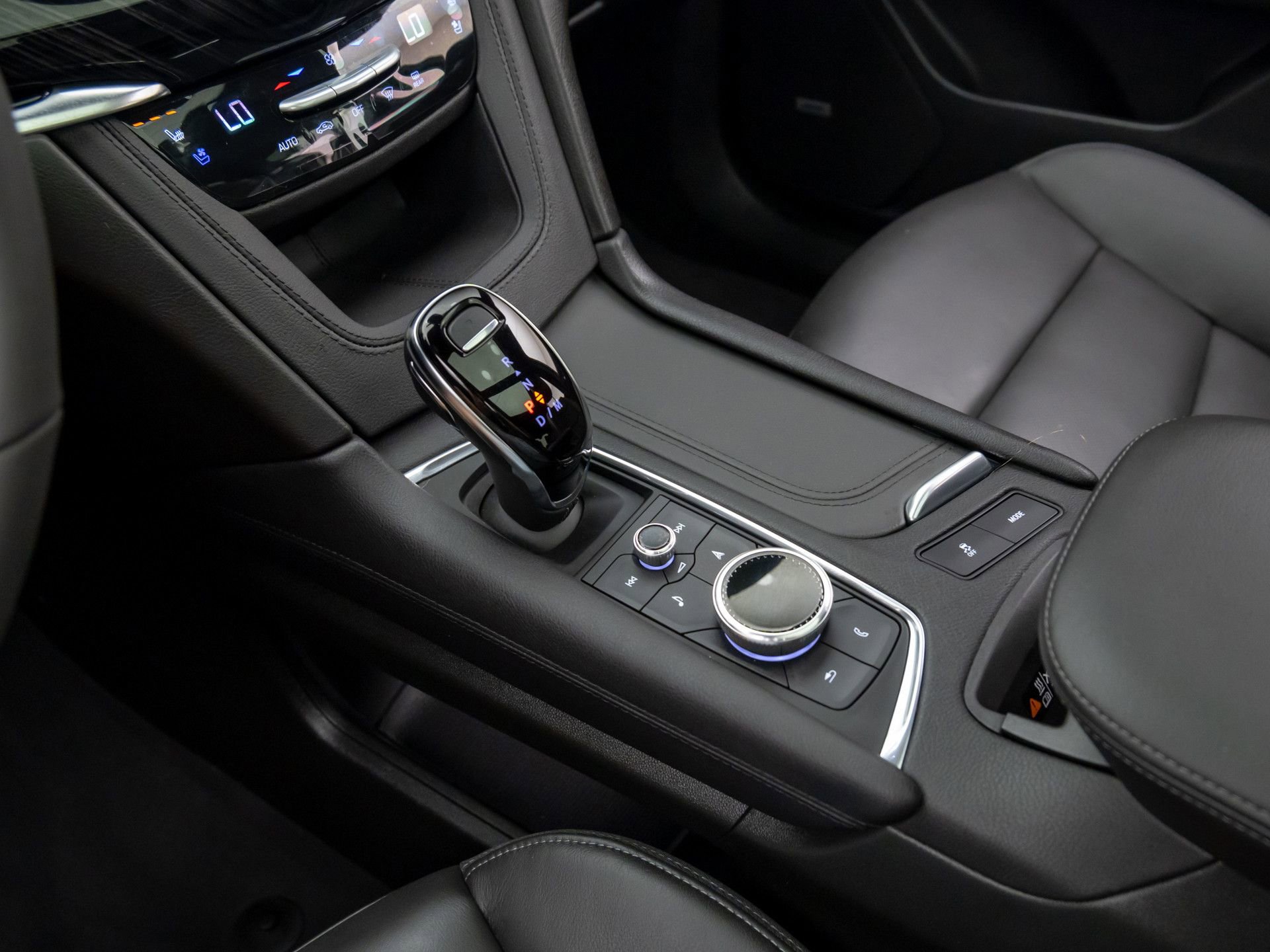 New 2025 Cadillac XT6 Premium Luxury image 12