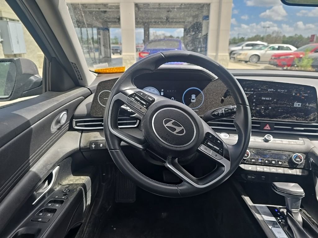Used 2025 Hyundai Elantra Limited image 20